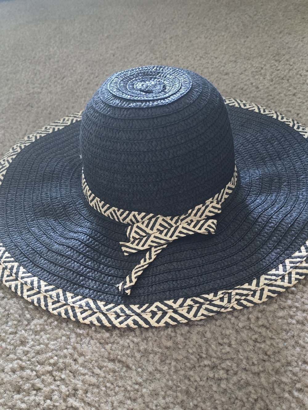 Women's Black & Tan Straw Sun Hat with Patterned Trim